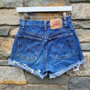 Levi's  Vtg 550  cut  off  high rise jean shorts